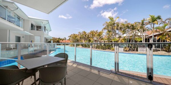 9-oaks-port-stephens-pacific-blue-resort-1-bedroom-swimout-pool-2-1920x1080px
